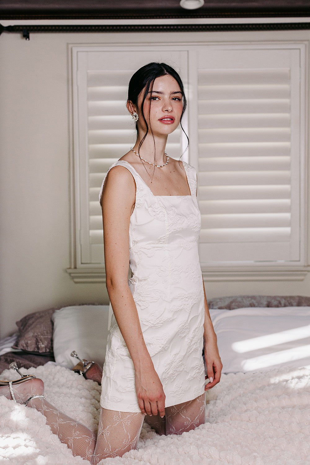 DRESS WHITE BOW