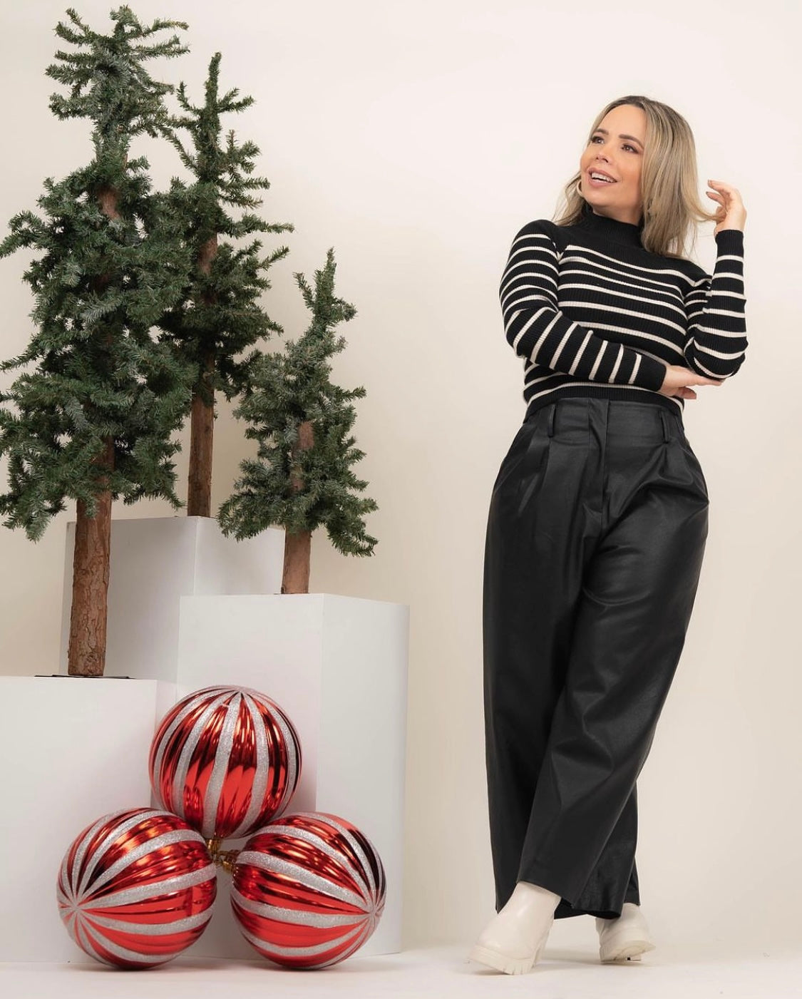 BLACK WIDE-LEG LEATHER PANTS