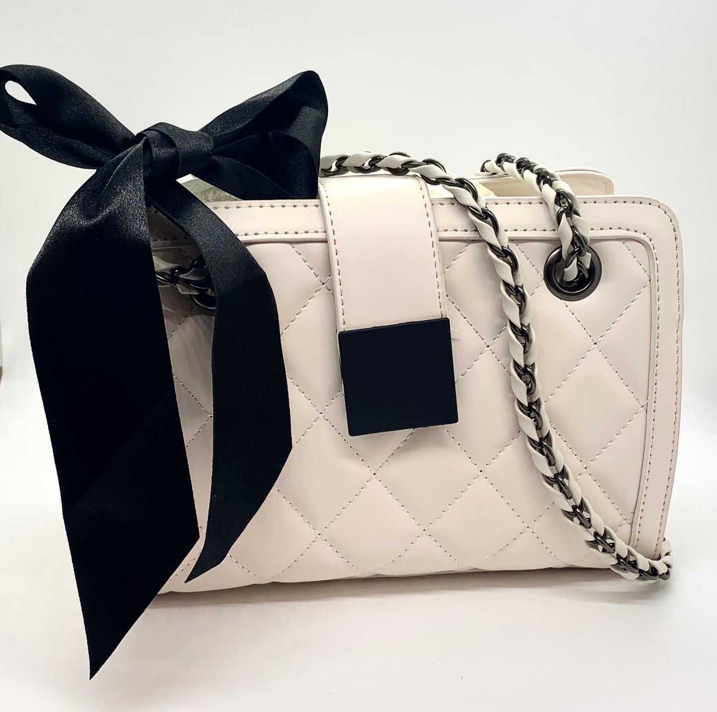 Shoulder handbag with bow