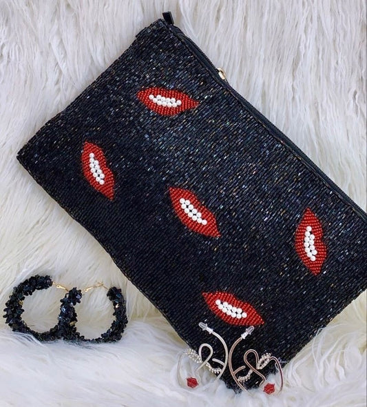 Beaded kiss bag